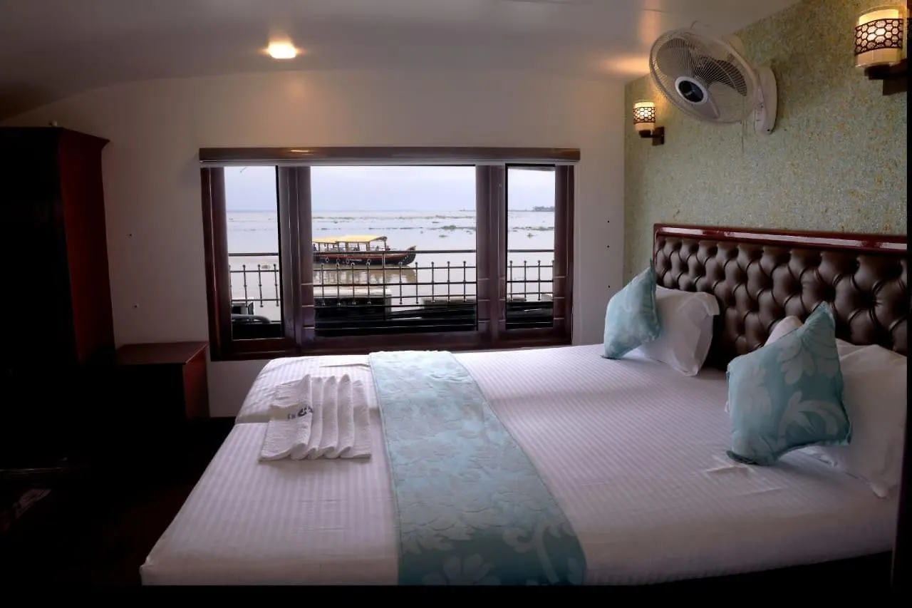 Honeymoon Boathouse Hotel Alappuzha India