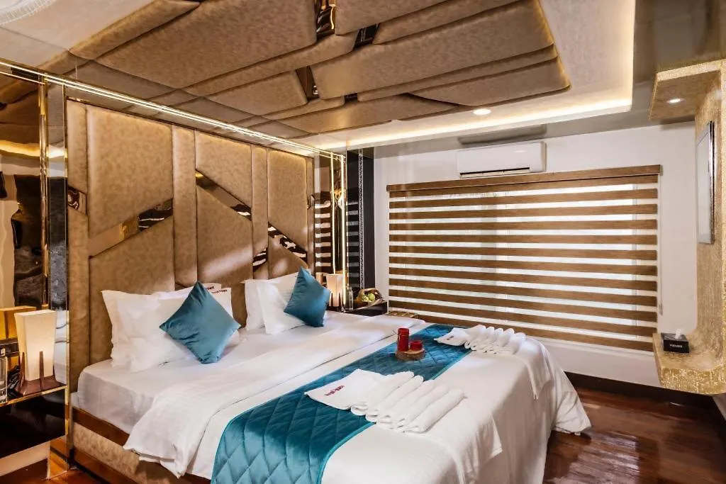 Honeymoon Boathouse Hotel Alappuzha 3*,