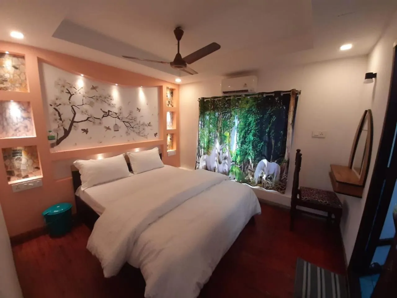 Honeymoon Boathouse Hotel Alappuzha Botel
