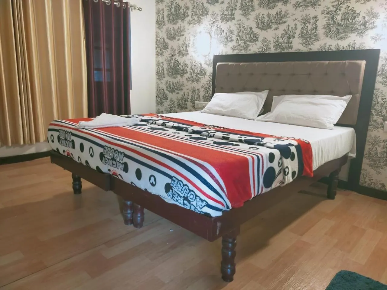 Honeymoon Boathouse Hotel Alappuzha